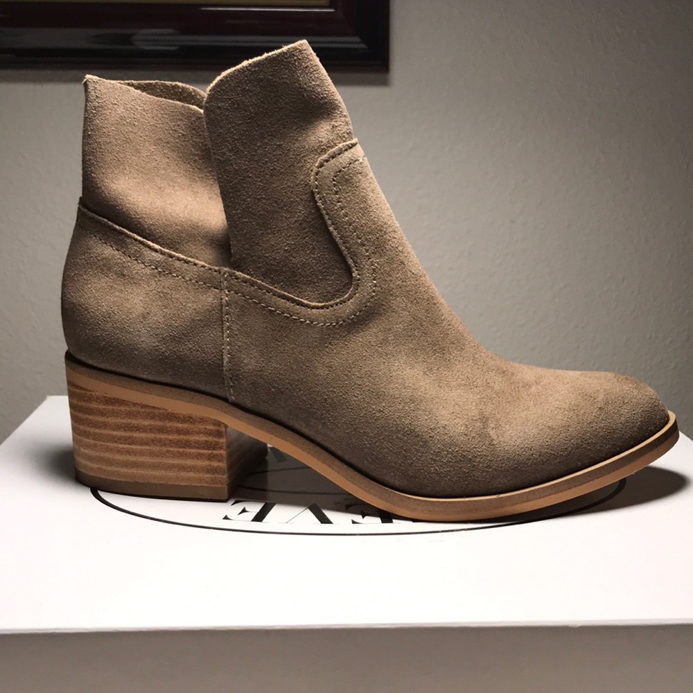 Steve Madden Leo Taupe Suede booties